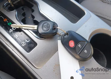 2015 Toyota Tacoma Base V6 z USA, uszkodzony, nr VIN 3TMLU4EN9FM175463